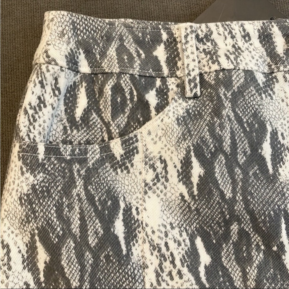 NWT Le Lis White and Grey Animal print Skirt - Picture 3 of 5